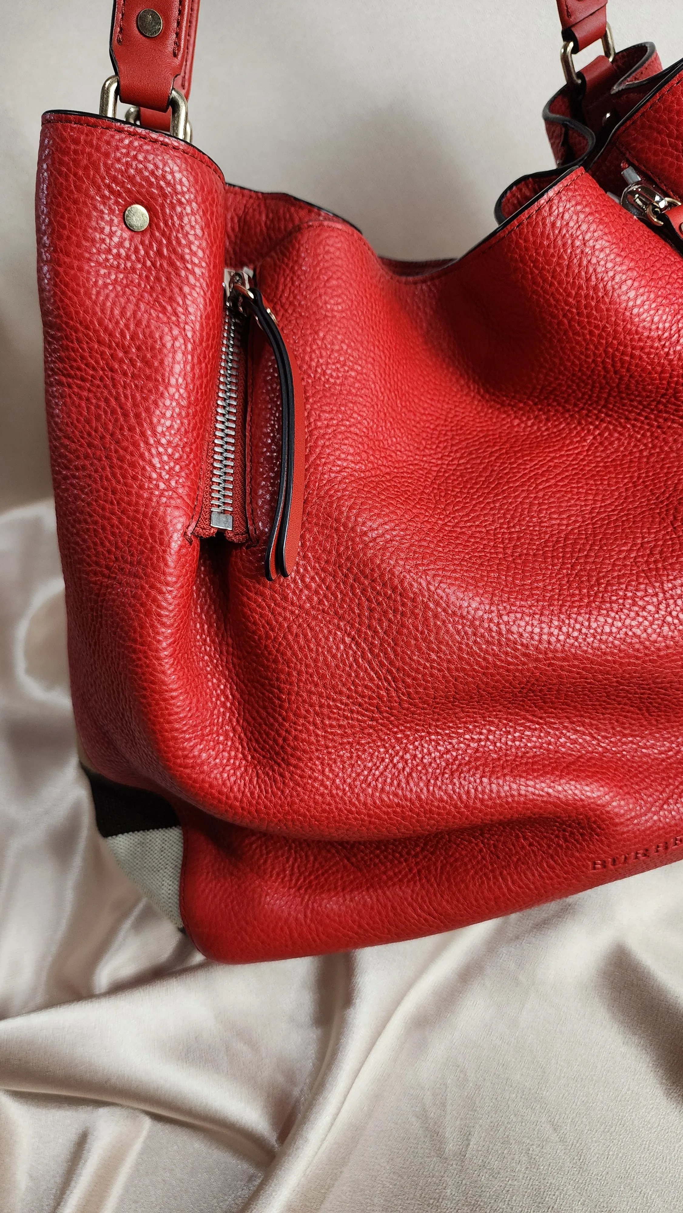 Burberry Red Leather Large Shoulder Bag - 0733