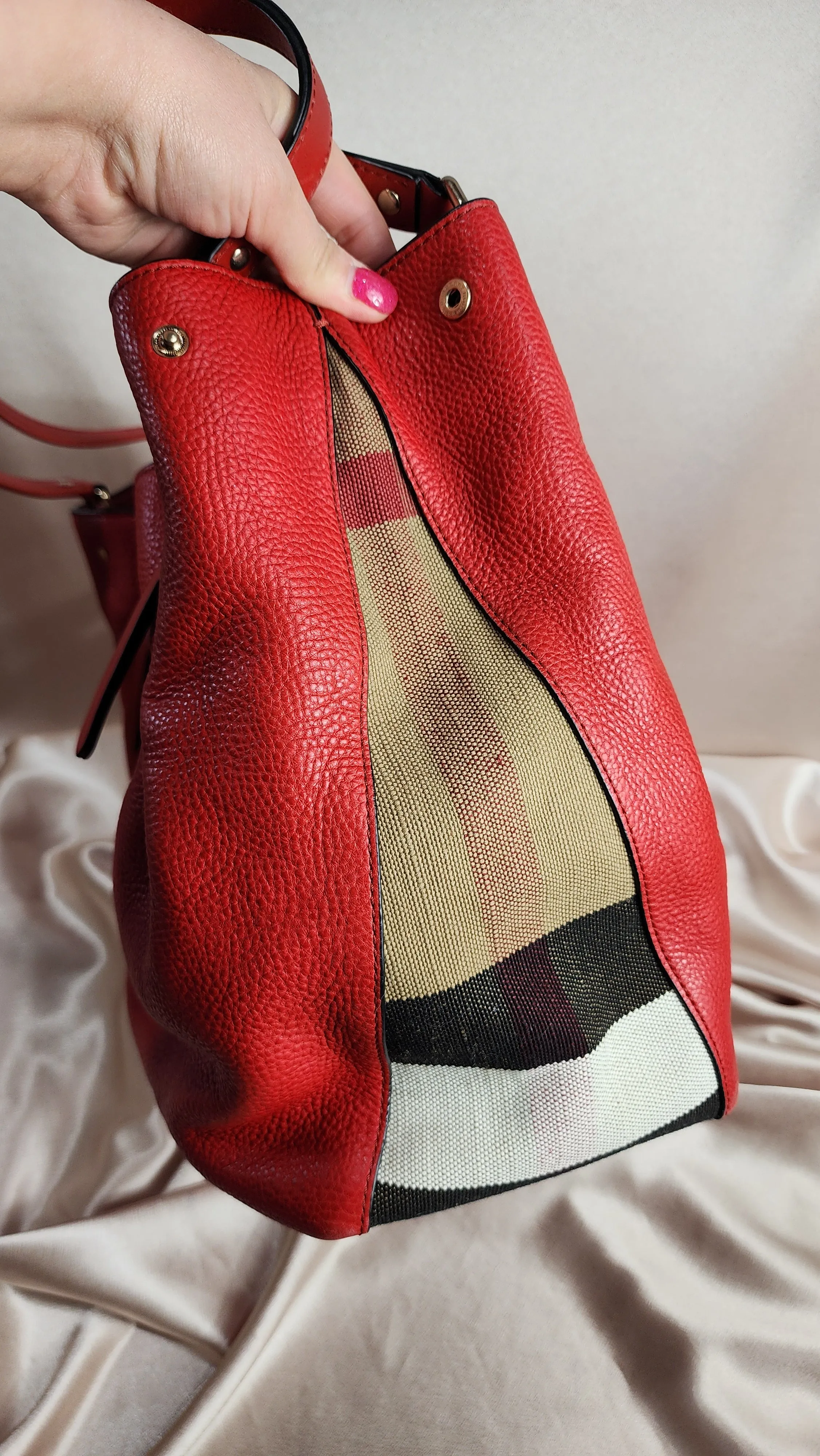 Burberry Red Leather Large Shoulder Bag - 0733