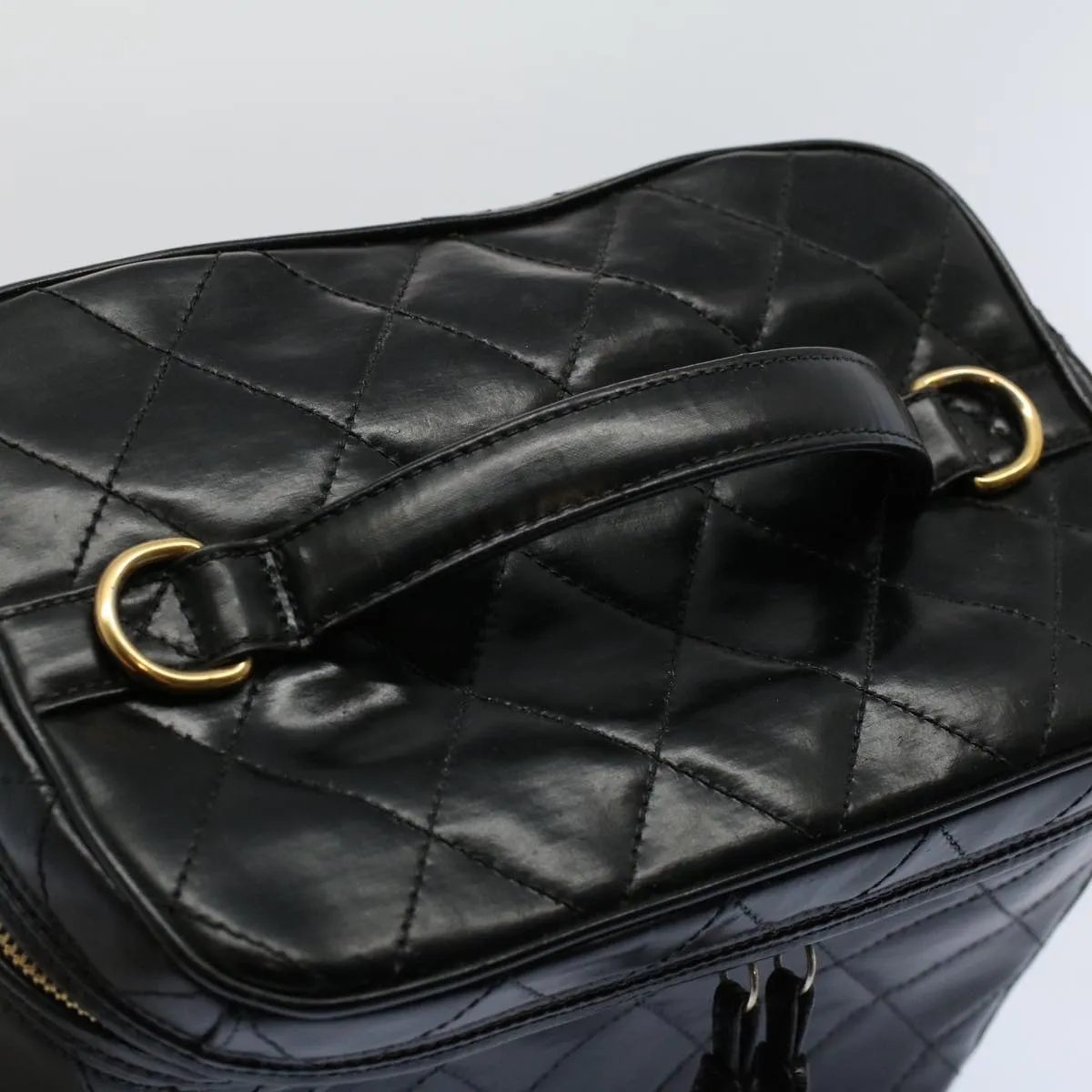 CHANEL Vanity Cosmetic Pouch Patent leather Black CC Auth bs10201