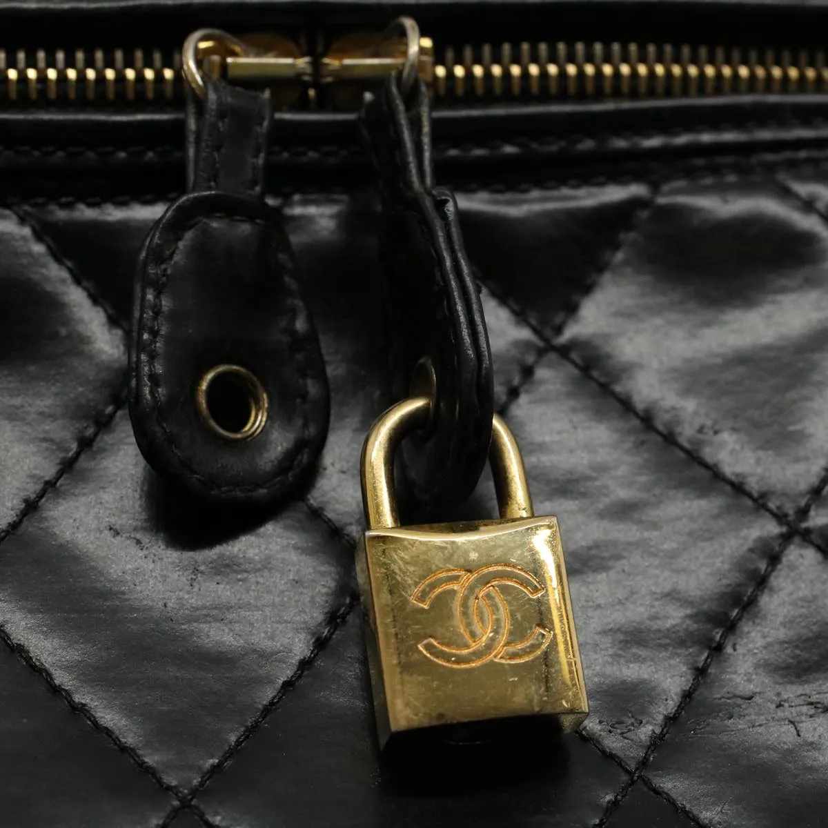 CHANEL Vanity Cosmetic Pouch Patent leather Black CC Auth bs10201