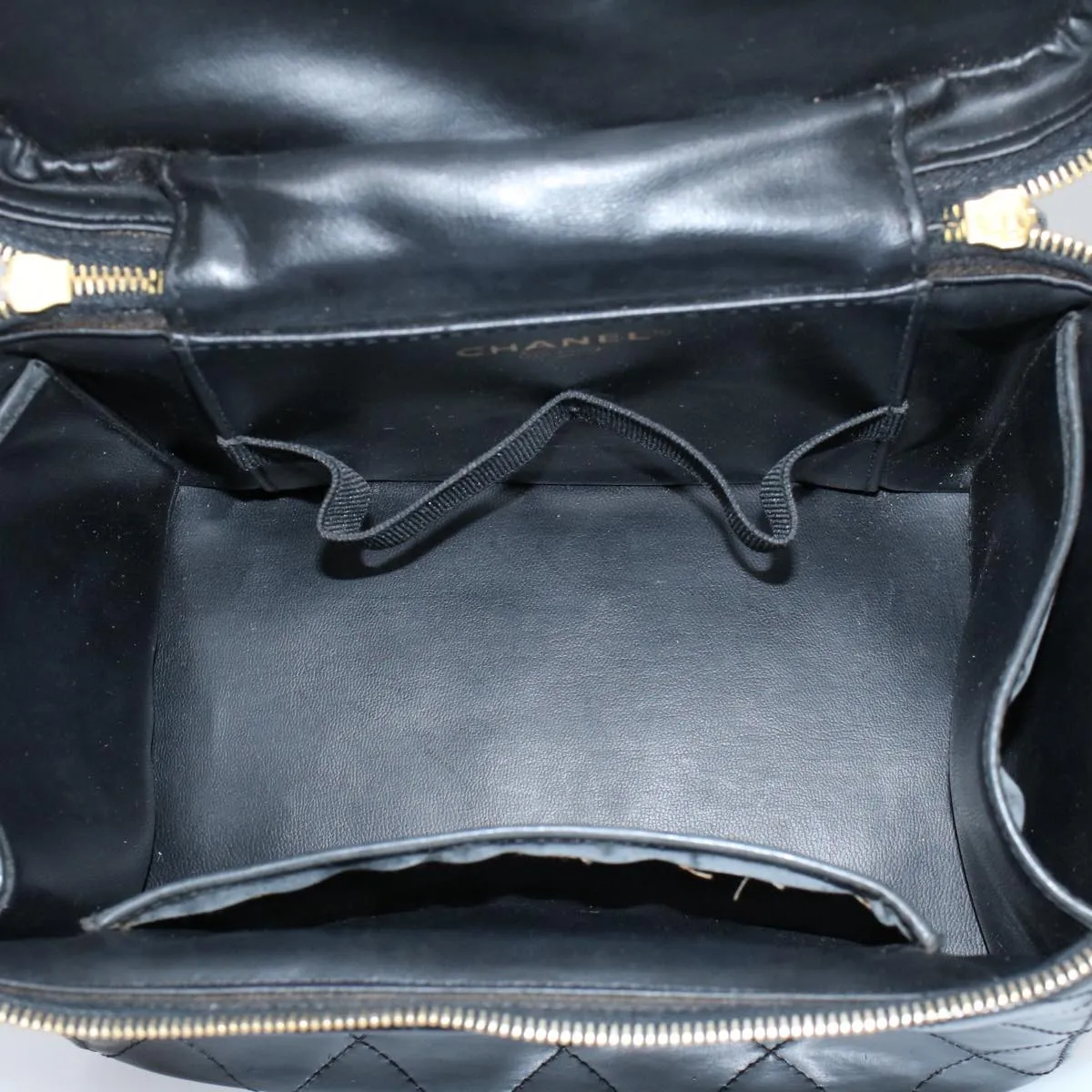 CHANEL Vanity Cosmetic Pouch Patent leather Black CC Auth bs10201