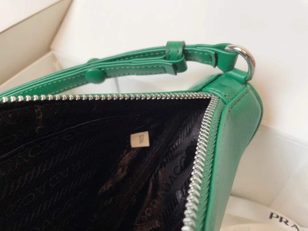 PD166 Triangle Leather Pouch / 10.2x6.3x2inch
