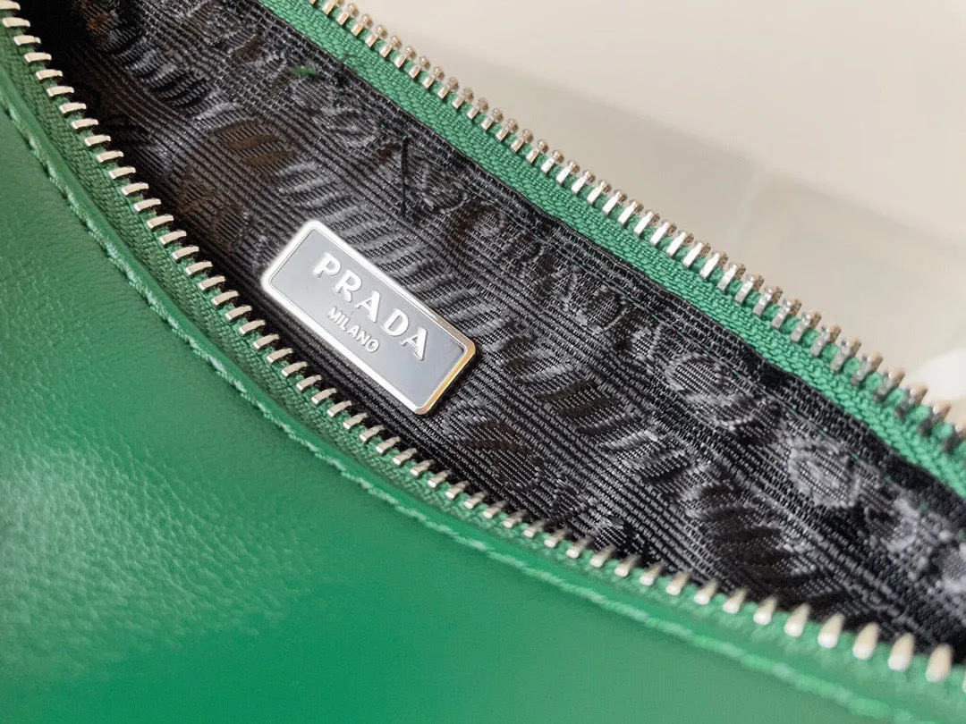 PD166 Triangle Leather Pouch / 10.2x6.3x2inch