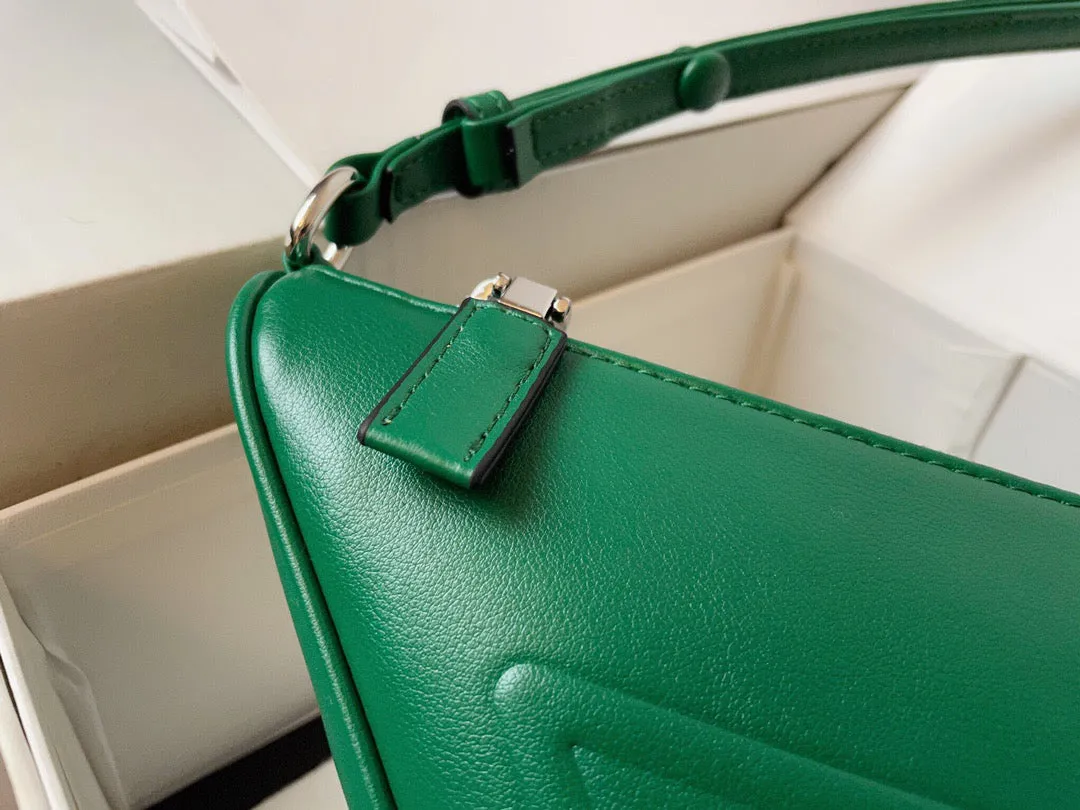 PD166 Triangle Leather Pouch / 10.2x6.3x2inch